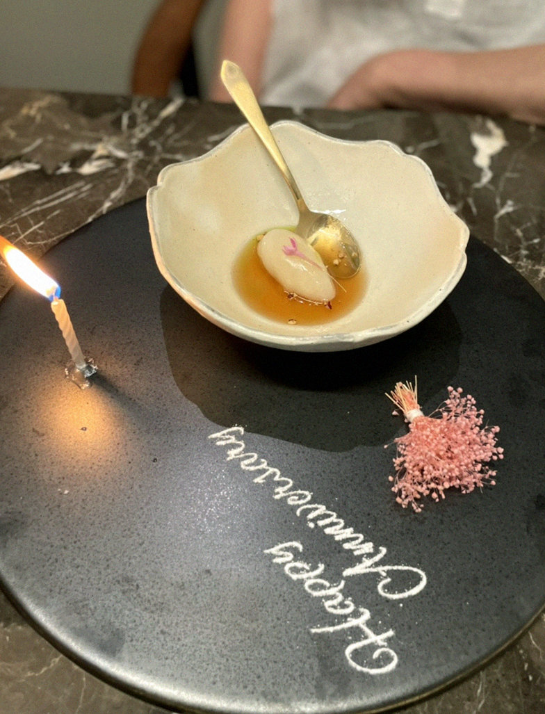 대보정 여의도점 · 여의도 룸식당 여의도 맛집 · 시그니처 한우 쇼잉 — 진열함에 담긴 마블링 한우와 캐비아