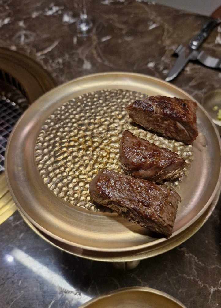 대보정 여의도점 · 여의도 룸식당 여의도 한우오마카세 · 마블링이 살아있는 프리미엄 한우 쇼잉