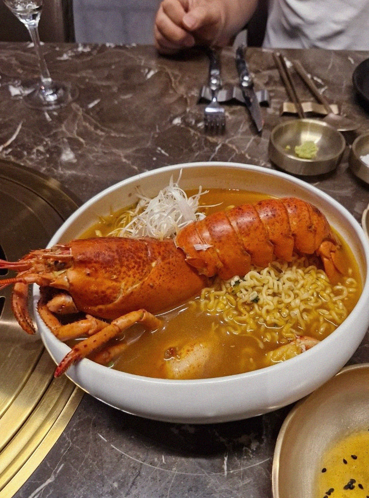 대보정 여의도점 · 여의도 룸식당 여의도 한우오마카세 · 코스에 곁들여지는 해산물 요리