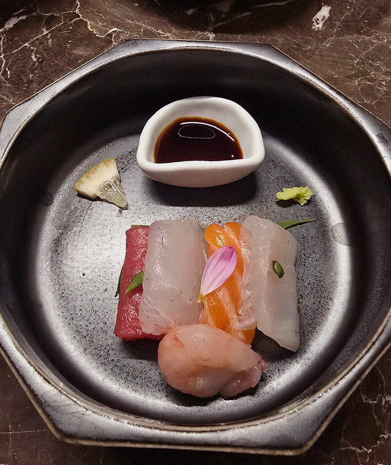 대보정 여의도점 · 여의도 룸식당 여의도 맛집 · 시그니처 한우 쇼잉 — 진열함에 담긴 마블링 한우와 캐비아