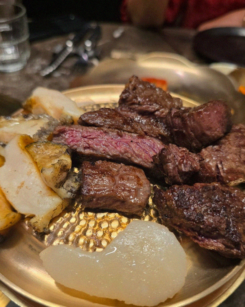대보정 여의도점 · 여의도 룸식당 여의도 맛집 · 비장탄 그릴 위에서 익어가는 한우