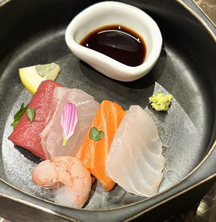 DAEBOJUNG Yeouido · seafood course served alongside the beef