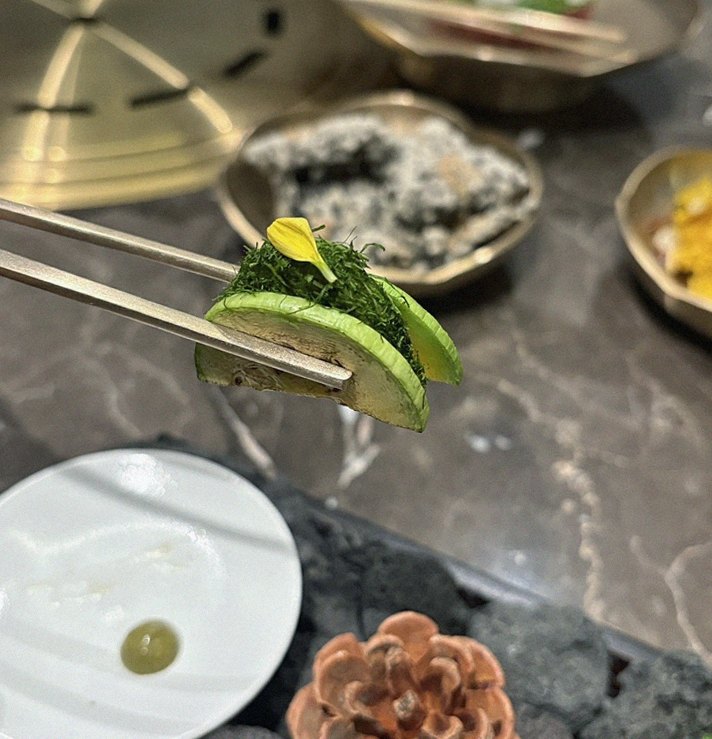 DAEBOJUNG Yeouido · fresh Hanwoo beef tartare (yukhoe)