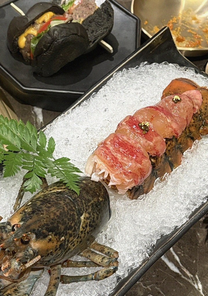 DAEBOJUNG Yeouido · the signature Hanwoo showing — marbled beef cuts and caviar presented in a display chest