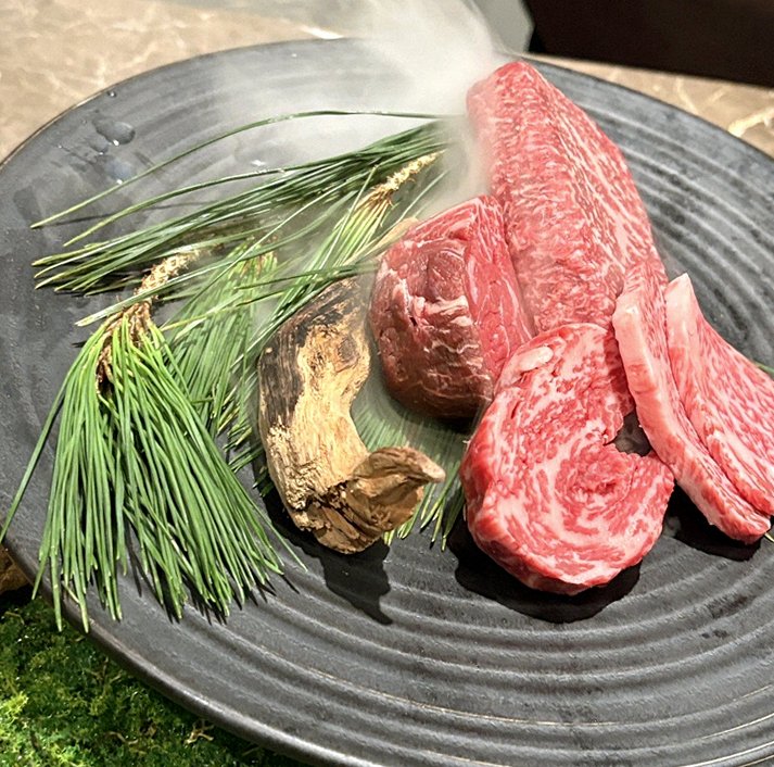 DAEBOJUNG Yeouido · the signature Hanwoo showing — marbled beef cuts and caviar presented in a display chest