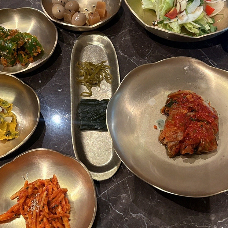 DAEBOJUNG Yeouido · assorted Korean side dishes (banchan)