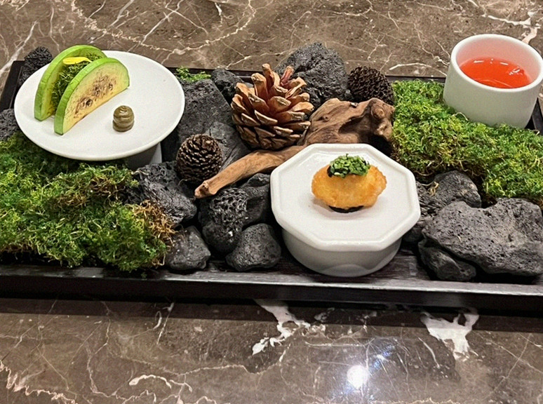 대보정 여의도점 · 여의도 룸식당 여의도 맛집 · 시그니처 한우 쇼잉 — 진열함에 담긴 마블링 한우와 캐비아