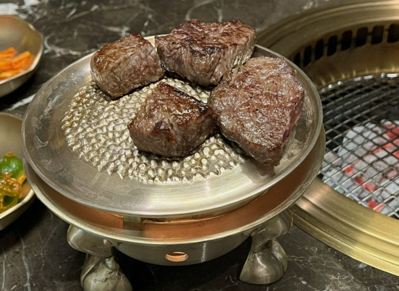 대보정 여의도점 · 여의도 룸식당 여의도 맛집 · 비장탄 그릴 위에서 익어가는 한우