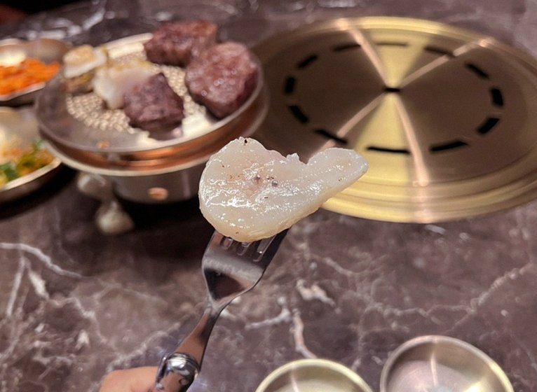 대보정 여의도점 · 여의도 룸식당 여의도 맛집 · 시그니처 한우 쇼잉 — 진열함에 담긴 마블링 한우와 캐비아