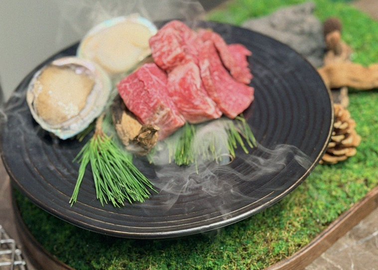 대보정 여의도점 · 여의도 룸식당 여의도 맛집 · 시그니처 한우 쇼잉 — 진열함에 담긴 마블링 한우와 캐비아