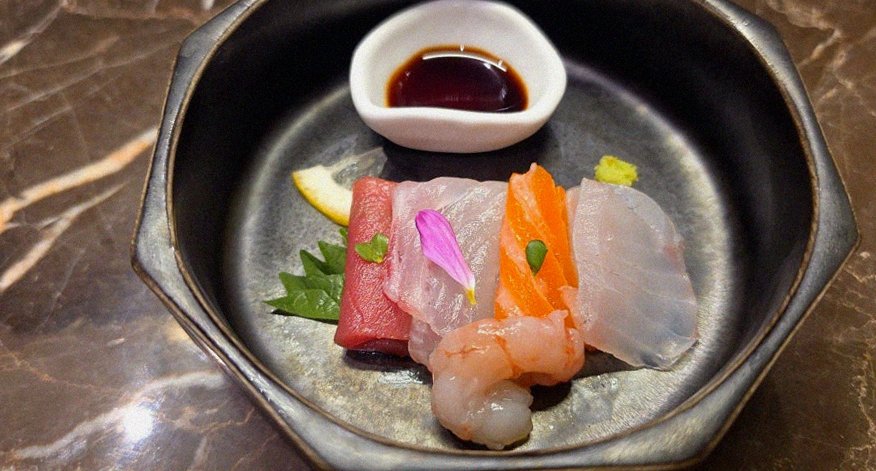 DAEBOJUNG Yeouido · seafood course served alongside the beef