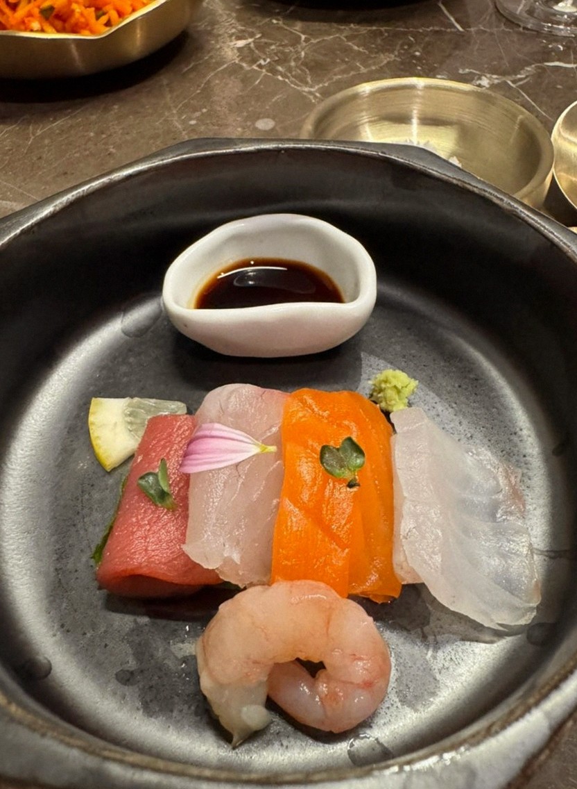 DAEBOJUNG Yeouido · seafood course served alongside the beef