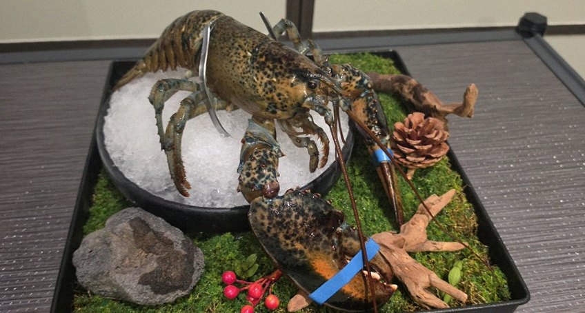 DAEBOJUNG Yeouido · seafood course served alongside the beef