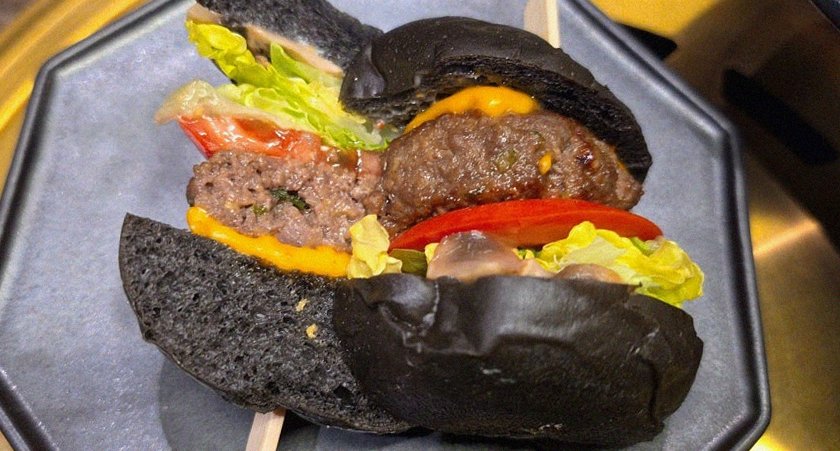 DAEBOJUNG Yeouido · Hanwoo beef grilling over binchotan charcoal