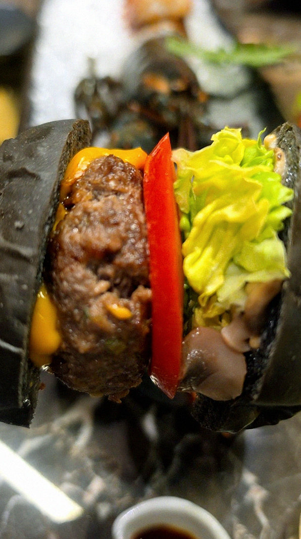 DAEBOJUNG Yeouido · Hanwoo beef grilling over binchotan charcoal