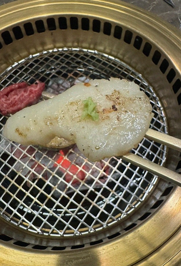 DAEBOJUNG Yeouido · Hanwoo beef grilling over binchotan charcoal