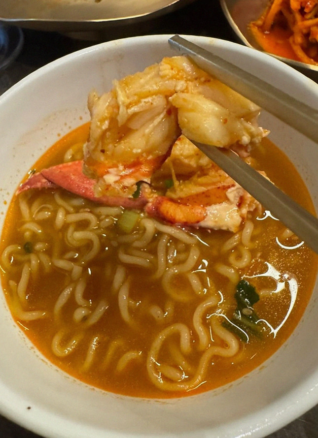 DAEBOJUNG Yeouido · a warm soup to finish the course
