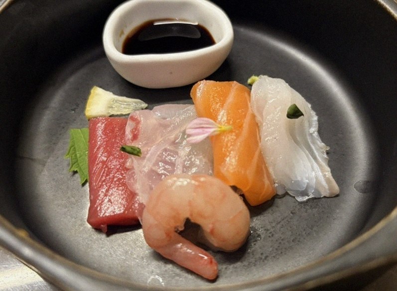 DAEBOJUNG Yeouido · seafood course served alongside the beef