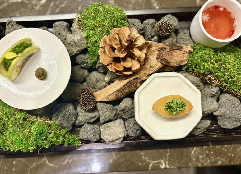 DAEBOJUNG Yeouido · a plated course of Hanwoo beef