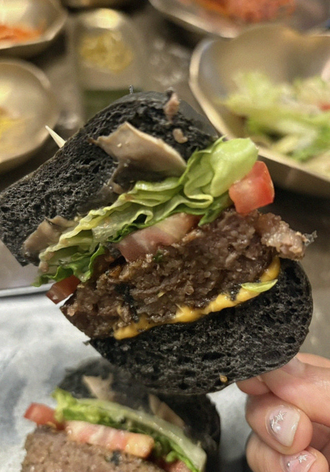 DAEBOJUNG Yeouido · a plated course of Hanwoo beef