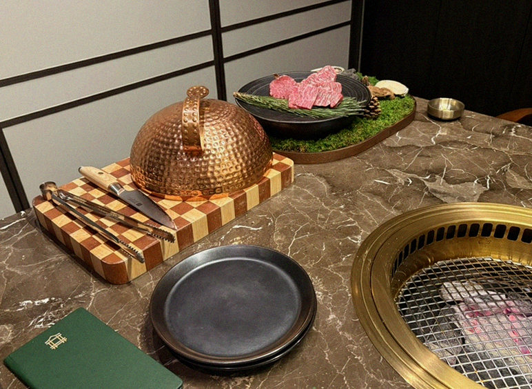 DAEBOJUNG Yeouido · the signature Hanwoo showing — marbled beef cuts and caviar presented in a display chest