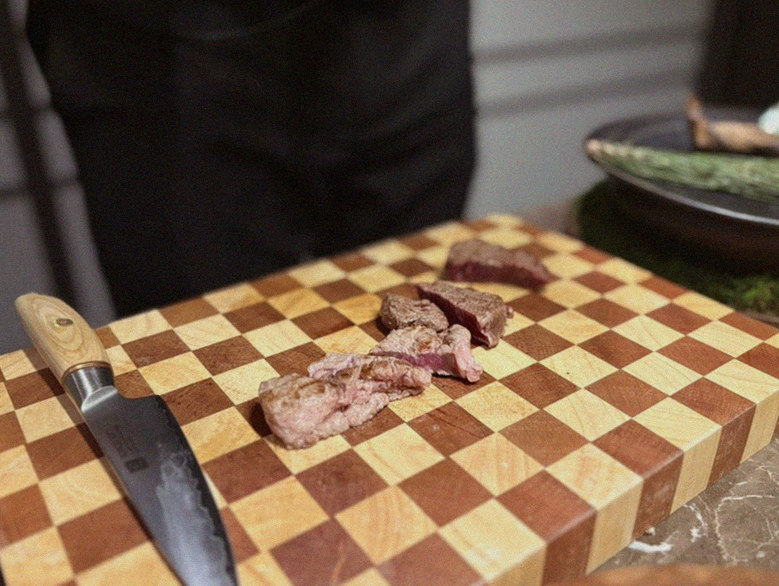 DAEBOJUNG Yeouido · premium marbled Hanwoo beef presented before grilling