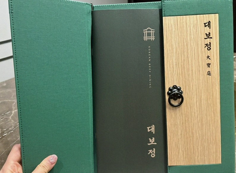DAEBOJUNG Yeouido · the signature Hanwoo showing — marbled beef cuts and caviar presented in a display chest