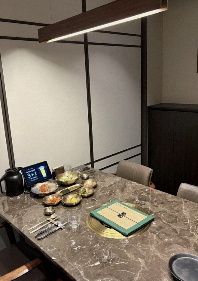 대보정 여의도점 · 여의도 룸식당 여의도 맛집 · 한 상 가득 차려진 한우 오마카세 코스