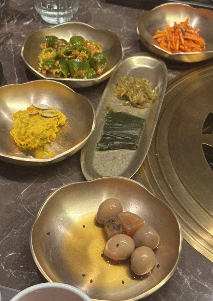 대보정 여의도점 · 여의도 룸식당 여의도 맛집 · 정갈하게 차려진 반찬과 곁들임 찬