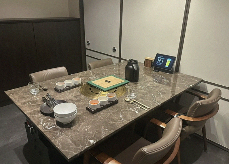 대보정 여의도점 · 여의도 룸식당 여의도 맛집 · 한 상 가득 차려진 한우 오마카세 코스