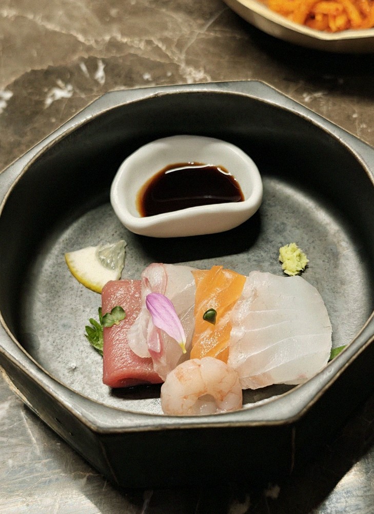DAEBOJUNG Yeouido · seafood course served alongside the beef