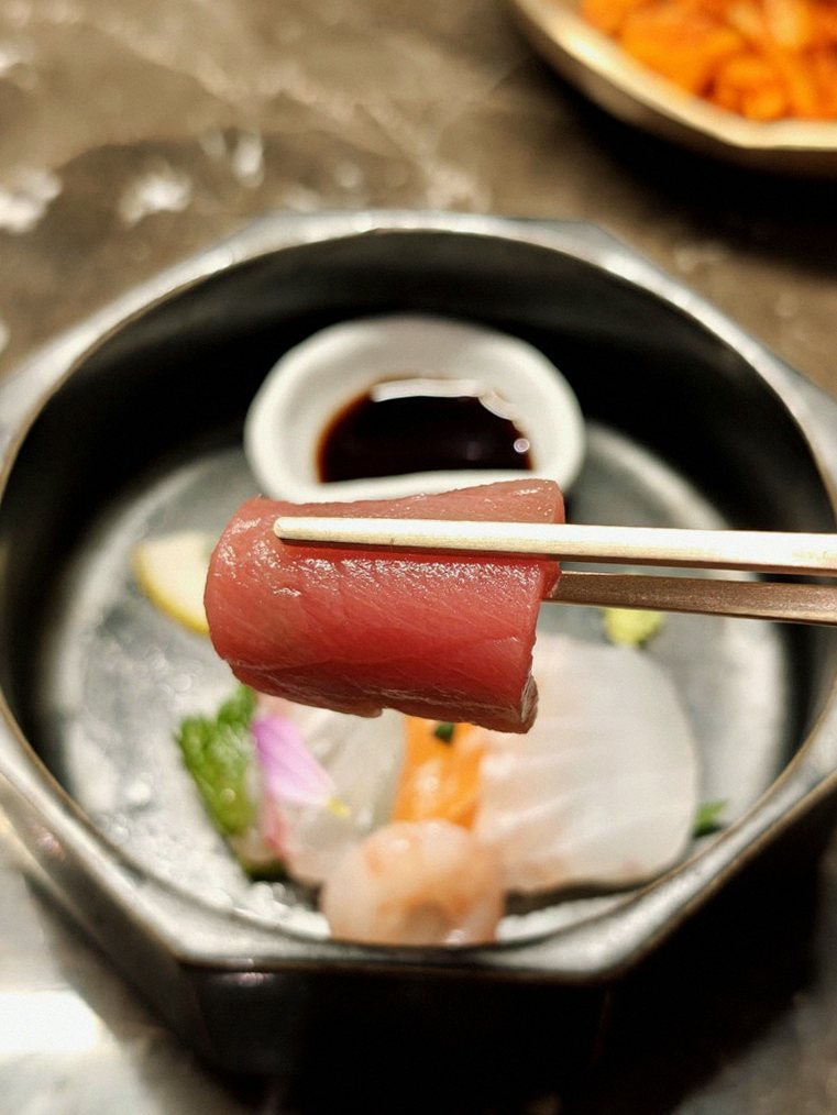DAEBOJUNG Yeouido · seafood course served alongside the beef