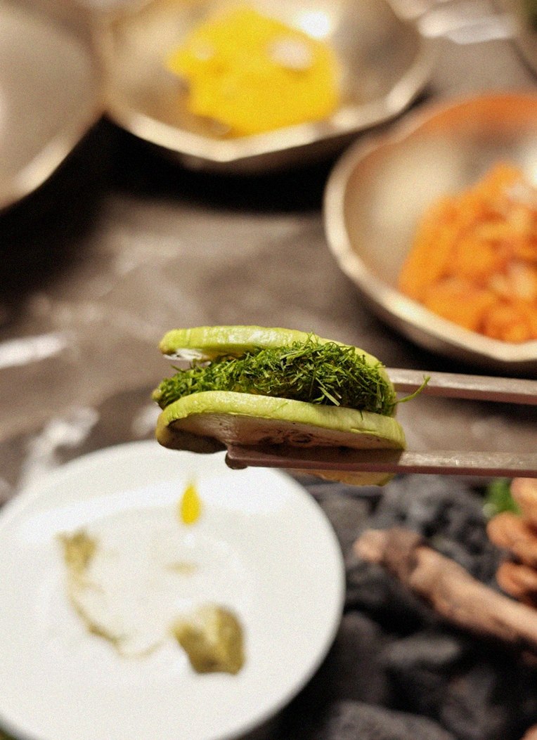 DAEBOJUNG Yeouido · assorted Korean side dishes (banchan)