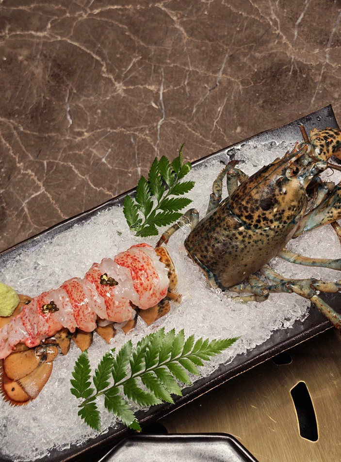 DAEBOJUNG Yeouido · the signature Hanwoo showing — marbled beef cuts and caviar presented in a display chest