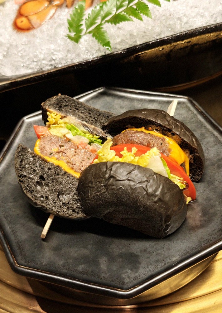 DAEBOJUNG Yeouido · Hanwoo beef grilling over binchotan charcoal