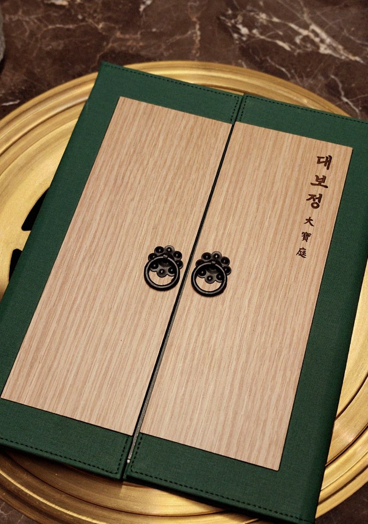DAEBOJUNG Yeouido · the signature Hanwoo showing — marbled beef cuts and caviar presented in a display chest