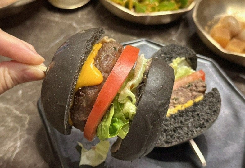 대보정 여의도점 · 여의도 룸식당 여의도 맛집 · 시그니처 한우 쇼잉 — 진열함에 담긴 마블링 한우와 캐비아