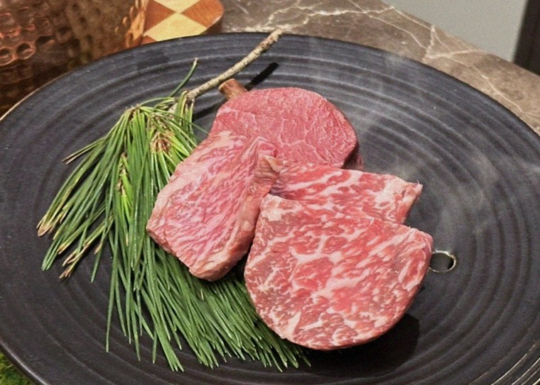 대보정 여의도점 · 여의도 룸식당 여의도 맛집 · 마블링이 살아있는 프리미엄 한우 쇼잉