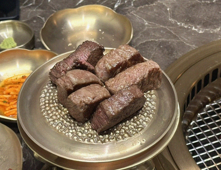 대보정 여의도점 · 여의도 룸식당 여의도 맛집 · 비장탄 그릴 위에서 익어가는 한우