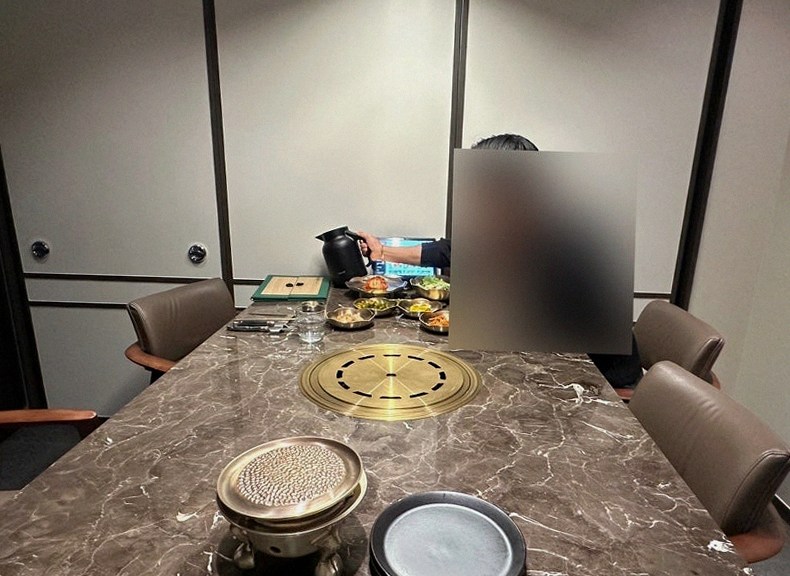 대보정 여의도점 · 여의도 룸식당 여의도 맛집 · 시그니처 한우 쇼잉 — 진열함에 담긴 마블링 한우와 캐비아