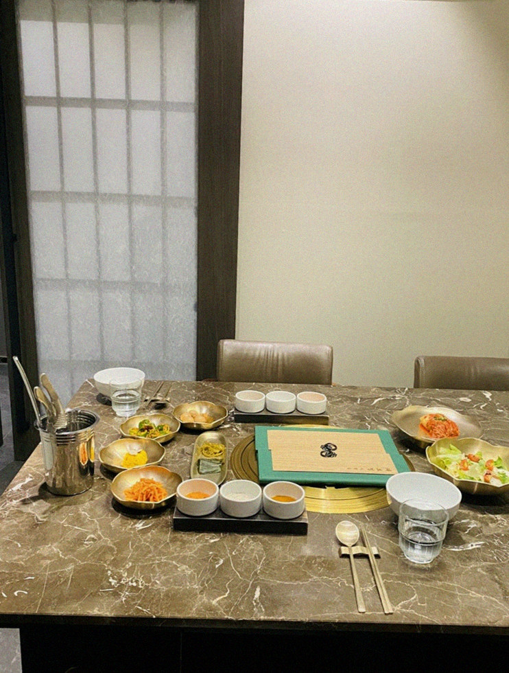 대보정 여의도점 · 여의도 한우오마카세 여의도 룸식당 · 한 상 가득 차려진 한우 오마카세 코스