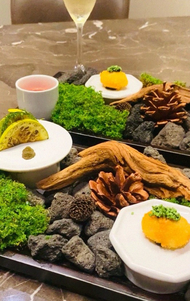 대보정 여의도점 · 여의도 한우오마카세 여의도 룸식당 · 정갈하게 차려진 반찬과 곁들임 찬