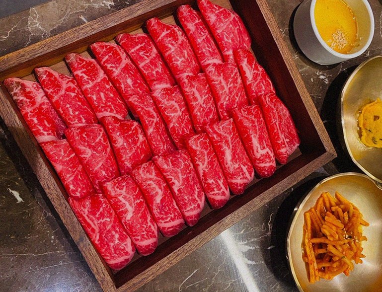 대보정 여의도점 · 여의도 한우오마카세 여의도 룸식당 · 마블링이 살아있는 프리미엄 한우 쇼잉