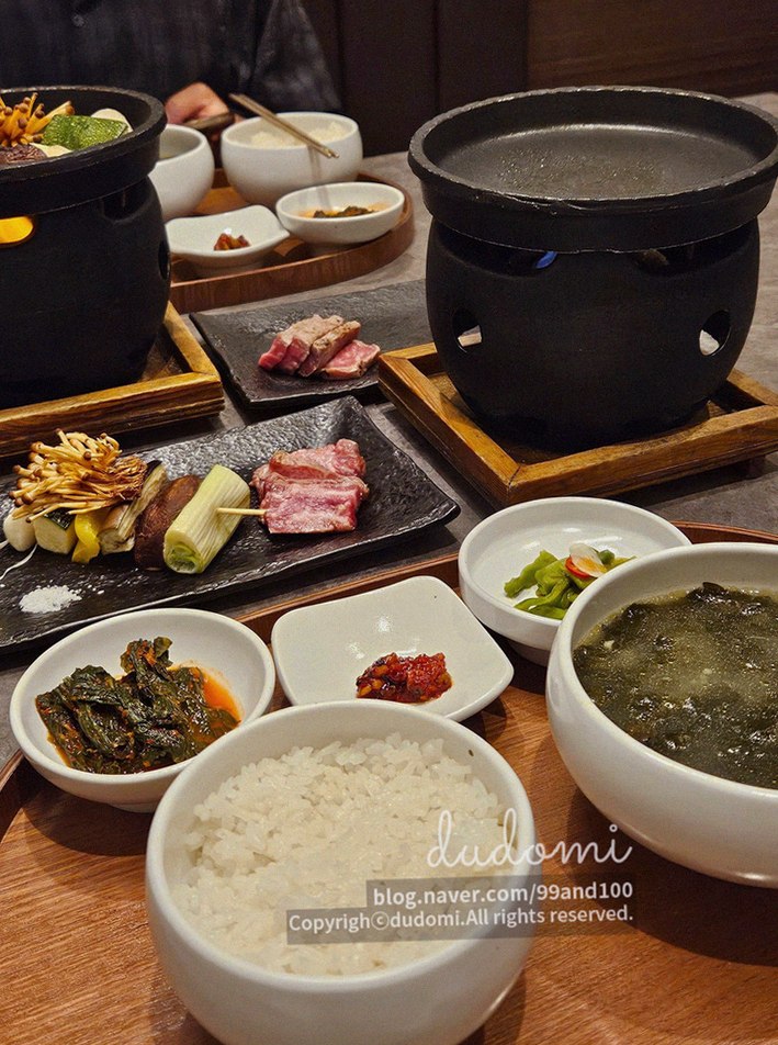 GOWOOGA Gwanghwamun · 彩り豊かなおかず（バンチャン）