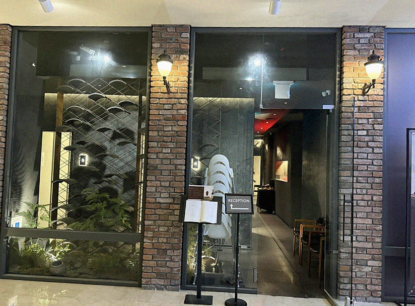 GOWOOGA Gwanghwamun · 店舗入口と案内
