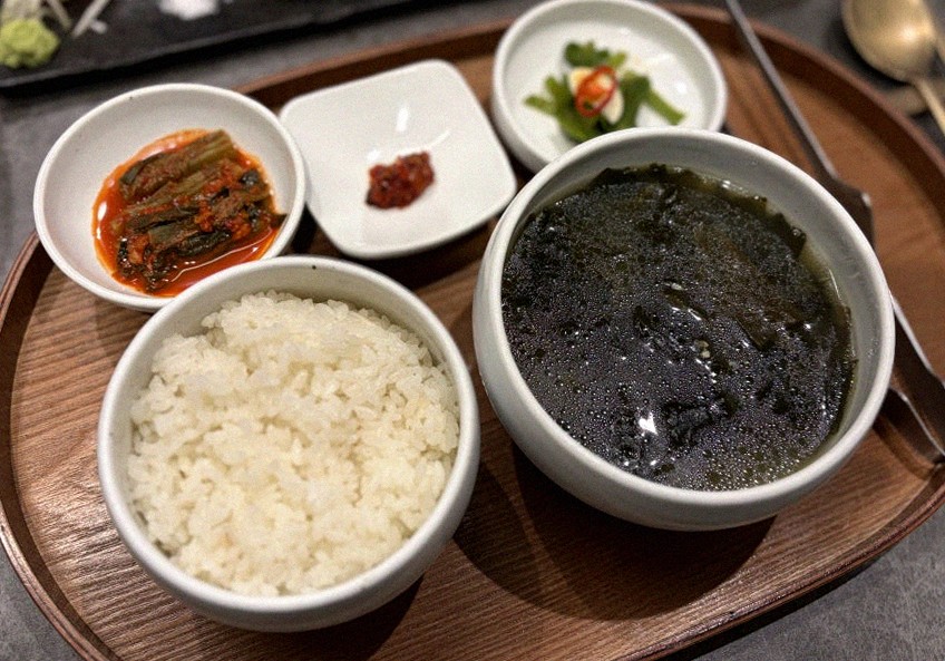 GOWOOGA Gwanghwamun · 彩り豊かなおかず(バンチャン)