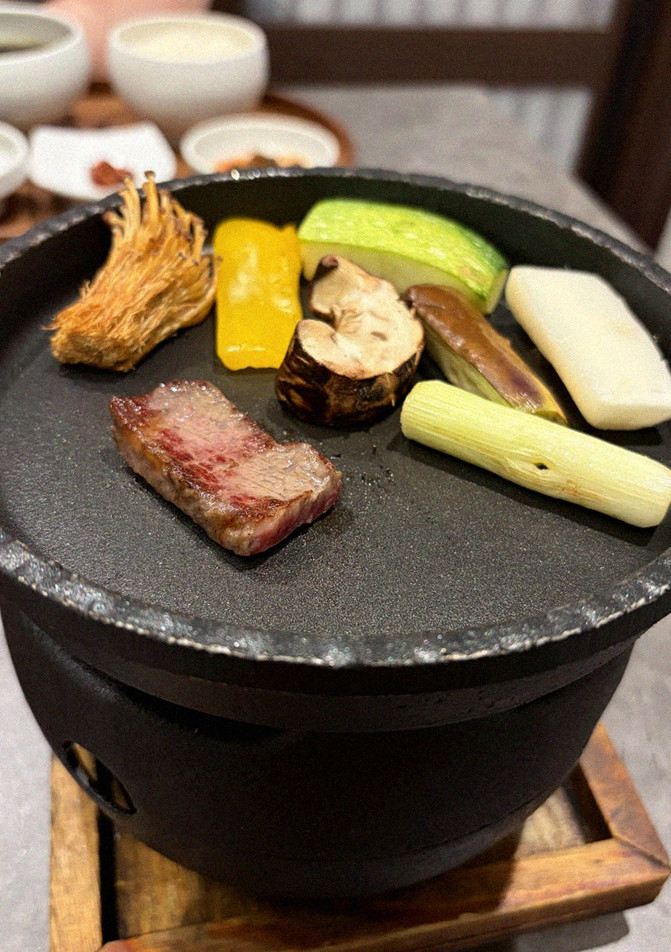 GOWOOGA Gwanghwamun · 備長炭で焼き上げる韓牛
