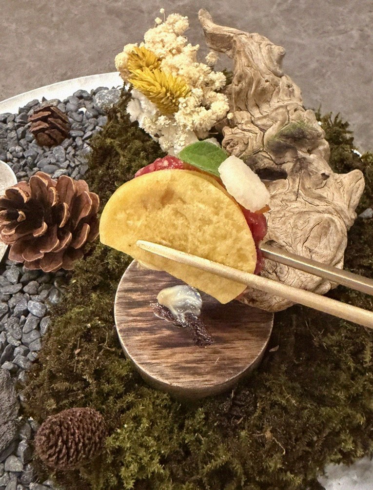 GOWOOGA Gwanghwamun · 新鲜韩牛生拌牛肉