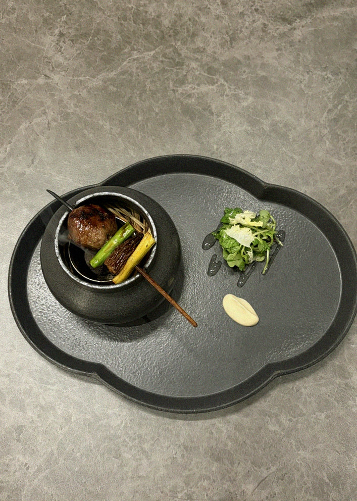 GOWOOGA Gwanghwamun · 逐道精心摆盘的韩牛套餐