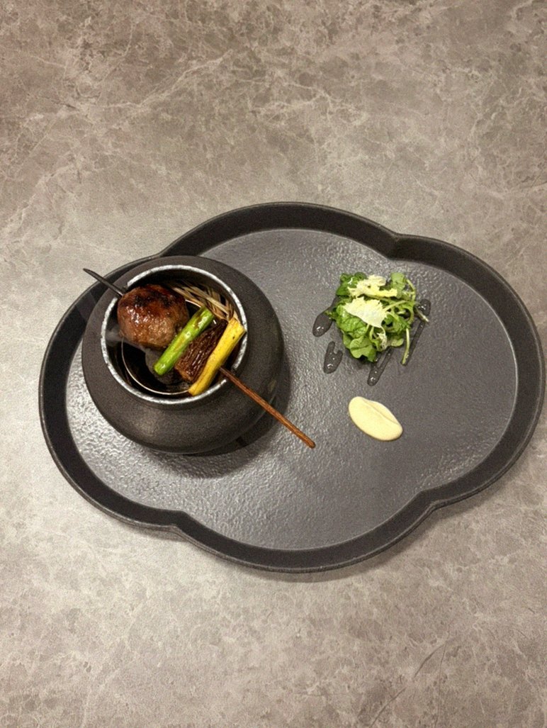 GOWOOGA Gwanghwamun · 新鲜韩牛生拌牛肉
